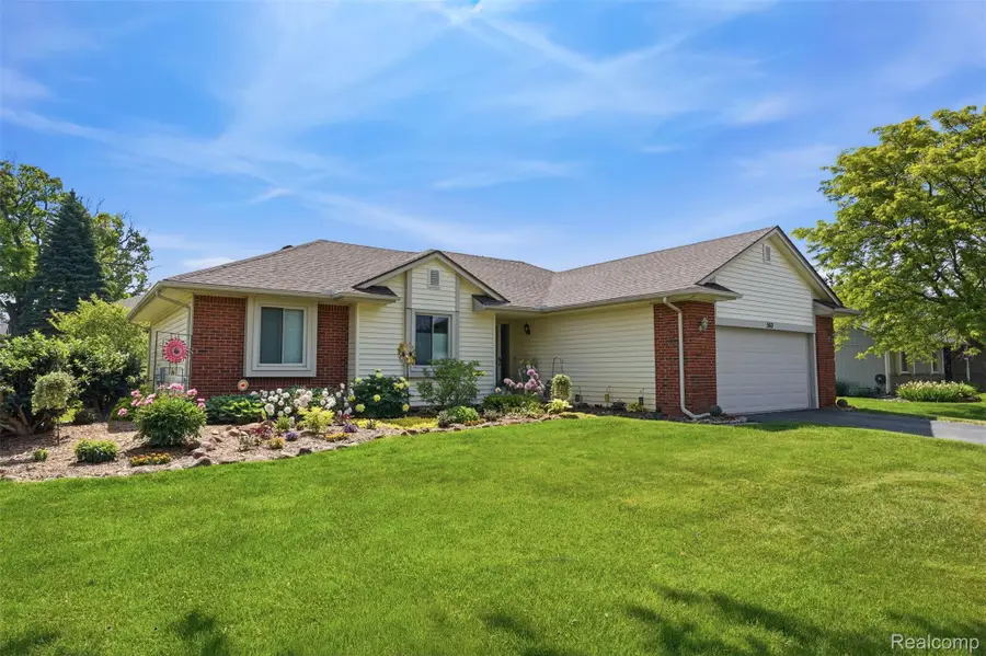 560 Alexander Drive, Commerce, MI 48390 - #2
