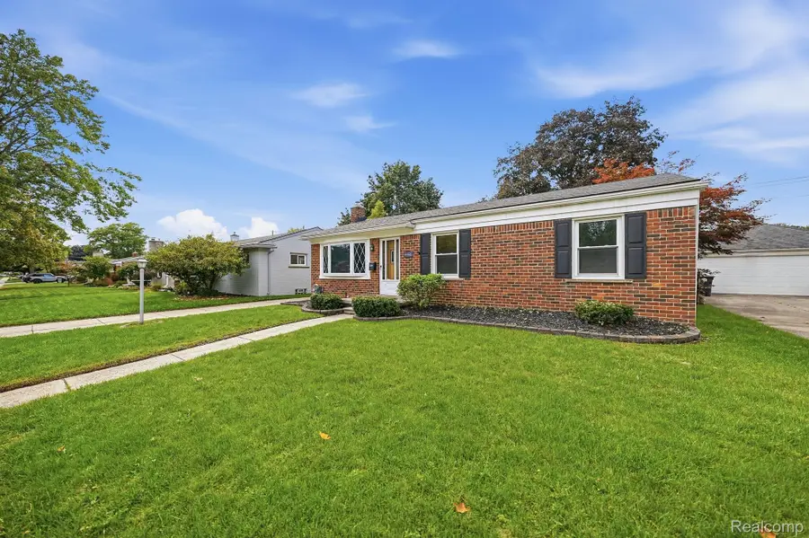 9293 Virginia Street, Livonia, MI 48150 - #2