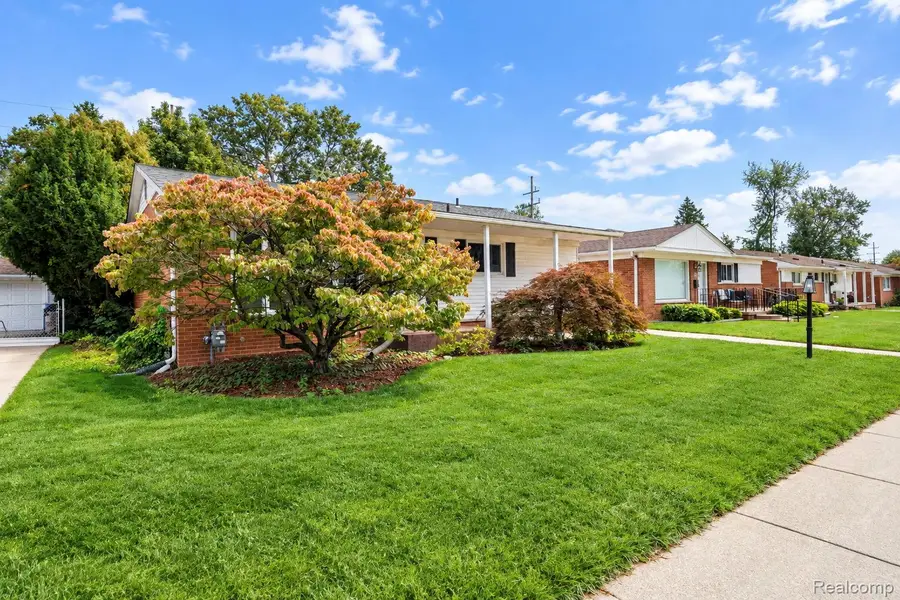 6700 Cronin Drive, Dearborn Heights, MI 48127 - #2