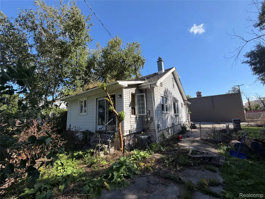 7001 Anthony Street, Dearborn, MI 48126 - #2