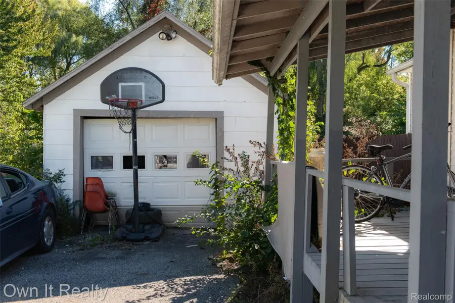 2874 E Ashby Road, Midland, MI 48640 - #3