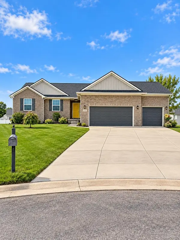 8178 Hidden Cove Court, GrandBlanc, MI 48439