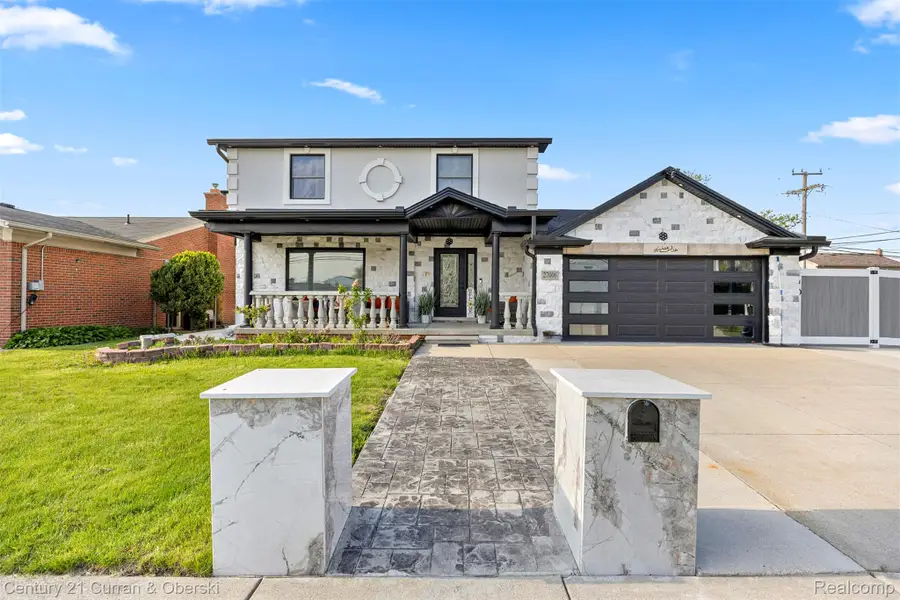 27006 Kingswood Drive, Dearborn Heights, MI 48127 - #2