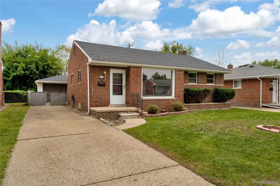 8577 Dixie Lane, Dearborn Heights, MI 48127 - #2