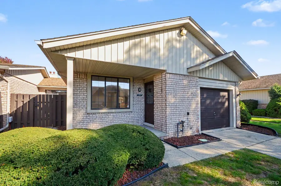 13811 Brockington Drive, Warren, MI 48088 - #3
