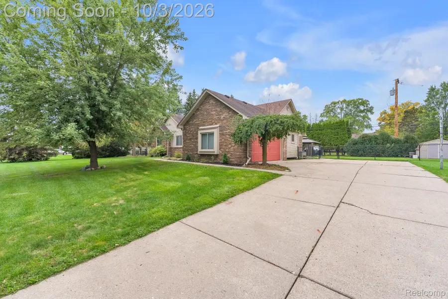 19157 Hillcrest Street, Livonia, MI 48152 - #3