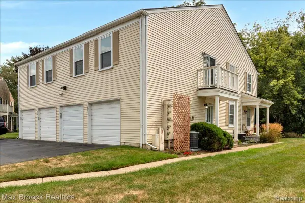 273 Inlet Court, WalledLake, MI 48390