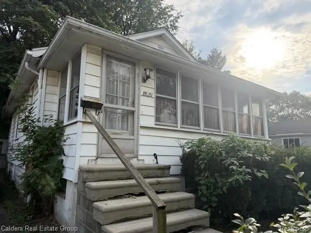 1820 E Jarvis Avenue, Hazel Park, MI 48030 - #1
