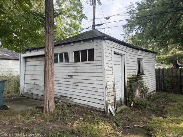 1820 E Jarvis Avenue, Hazel Park, MI 48030 - #2