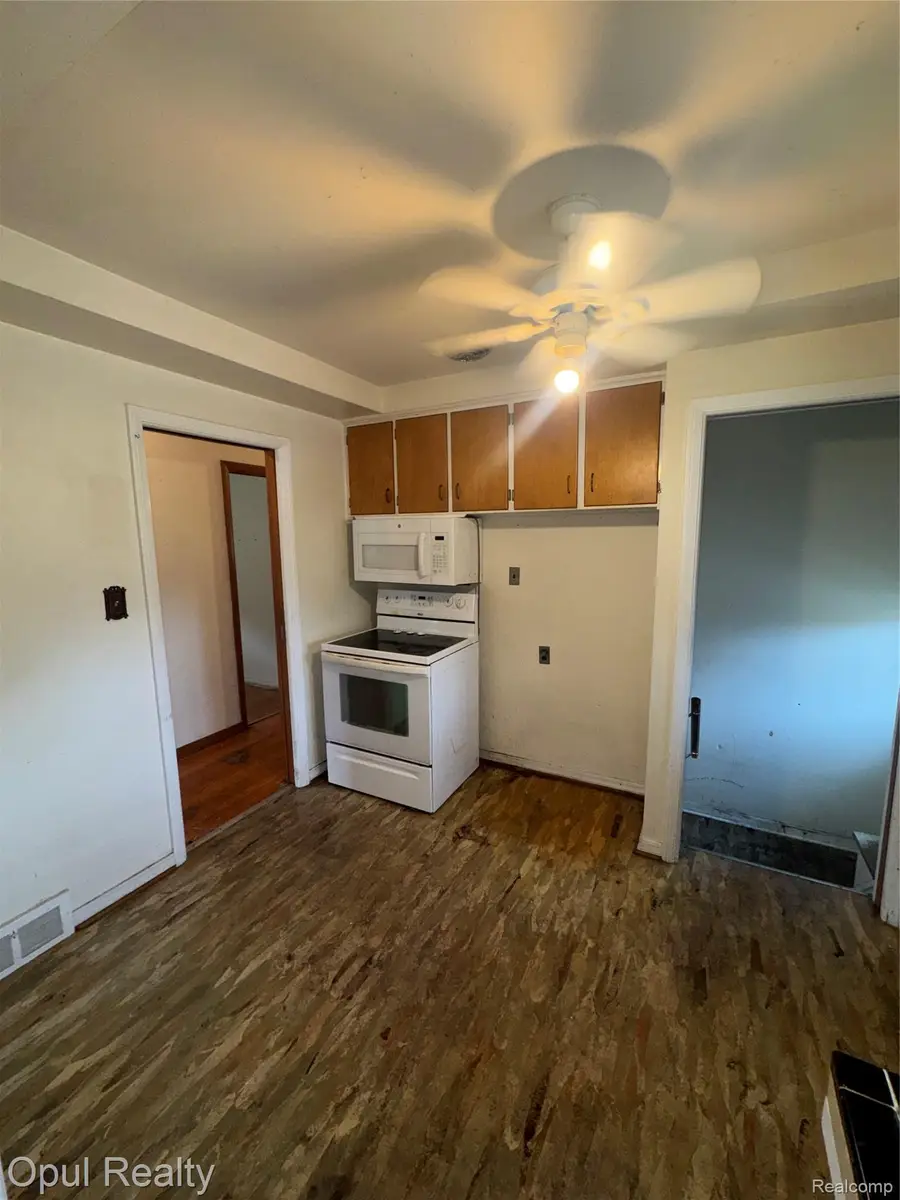 504 E Pearl Avenue, Hazel Park, MI 48030 - #2