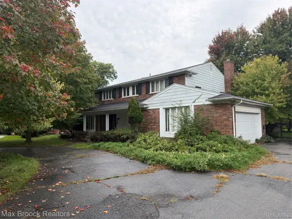 23162 Coventry Woods Lane, Southfield, MI 48034