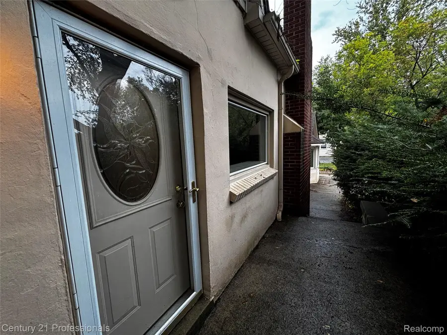 19435 Angling Street, Livonia, MI 48152 - #2