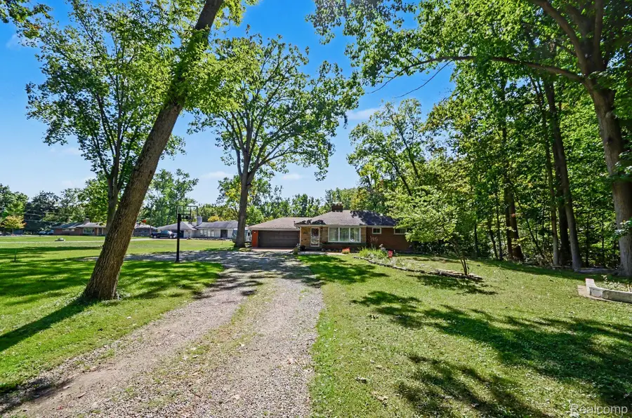 21695 Rougewood Drive, Southfield, MI 48033 - #2