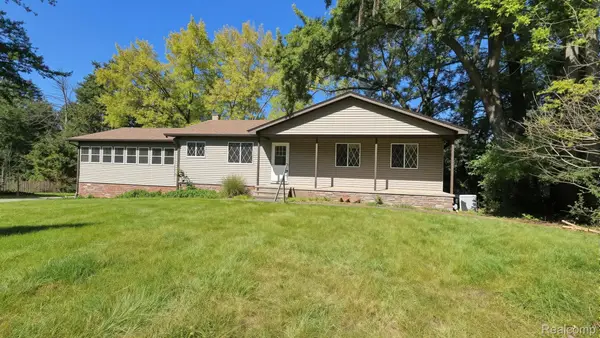 10026 Stinchfield Woods Road, Pinckney, MI 48169