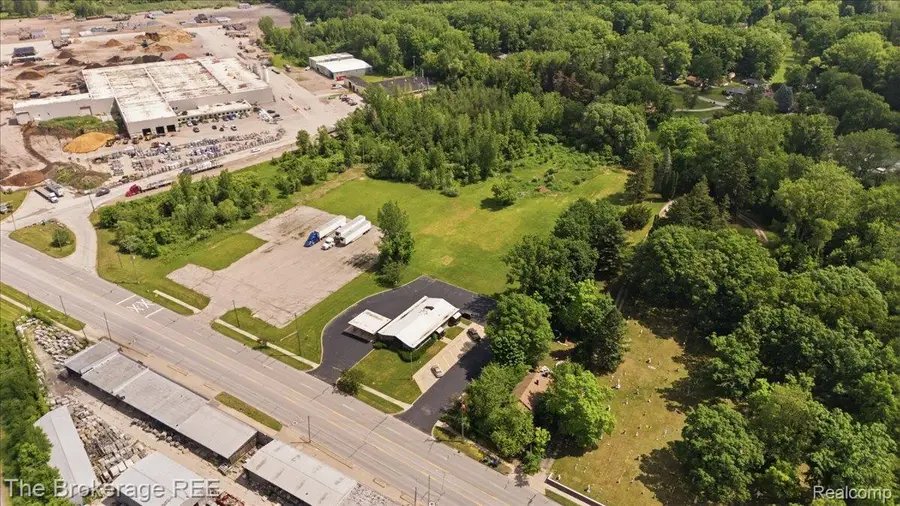 6075 Dixie Highway, Bridgeport, MI 48722 - #2