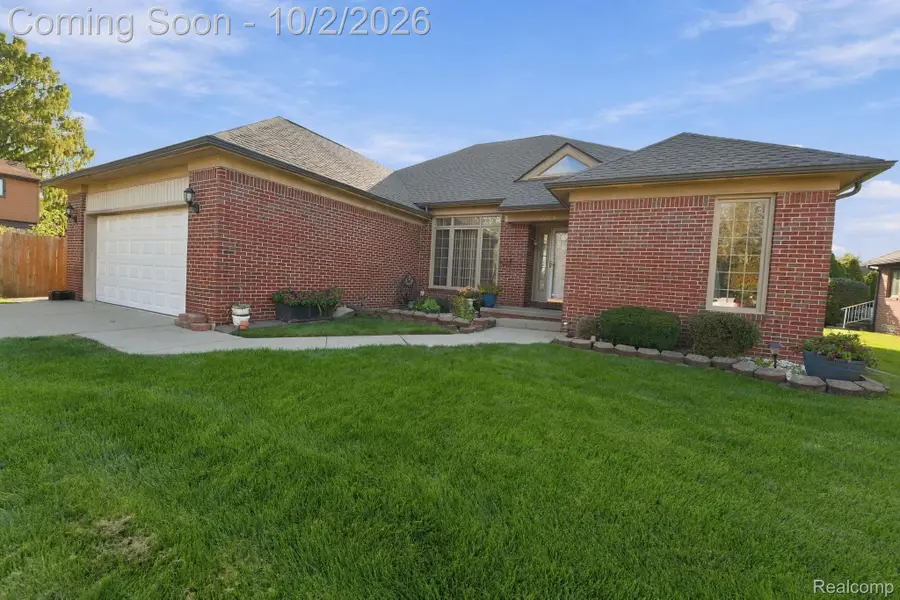 19046 Abbey Court, Brownstown, MI 48193 - #2