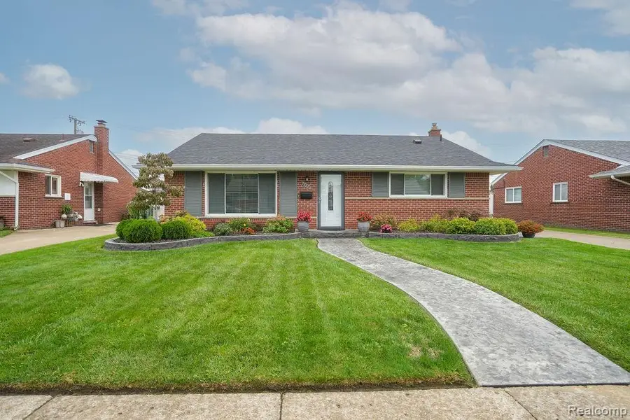 6542 Sunset Street, Garden City, MI 48135 - #3