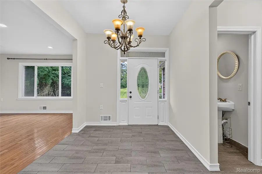 25348 Orchard Lake Road, Farmington Hills, MI 48336 - #3
