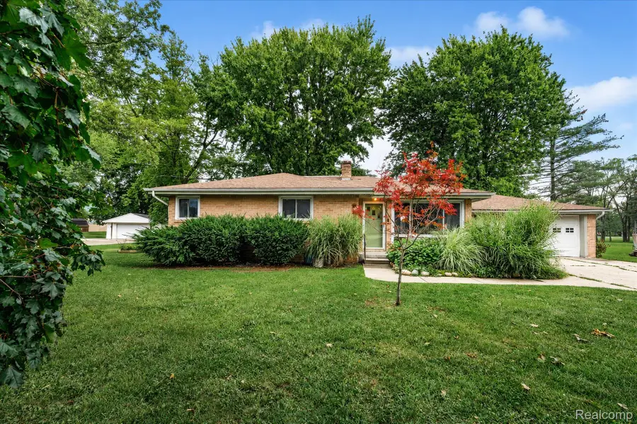 4499 S Linden Road, Flint, MI 48507 - #2