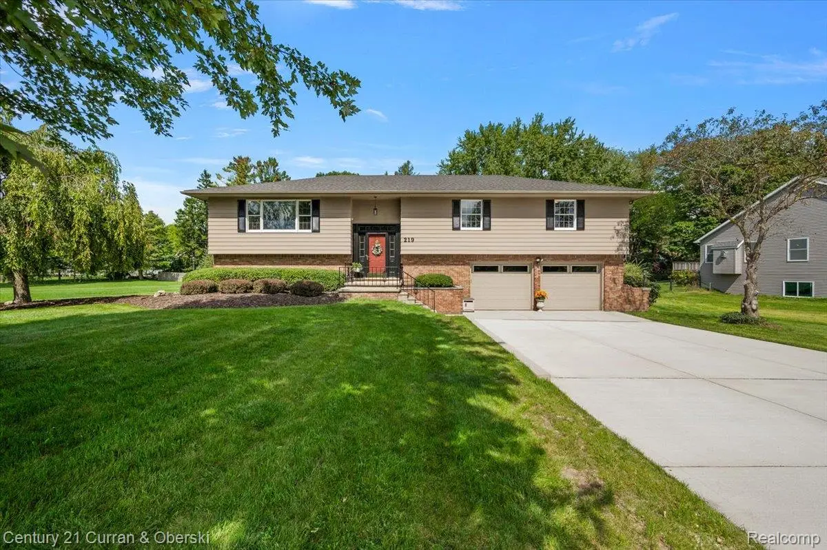 219 E Caledonia Street, Howell, MI 48843 - #1