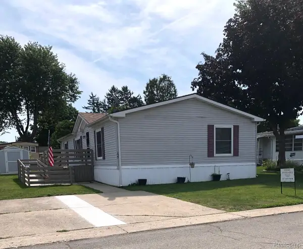 127 Pine Drive, Jonesville, MI 49250
