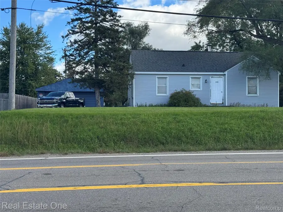 1532 Crescent Lake Road, Waterford, MI 48327 - #2