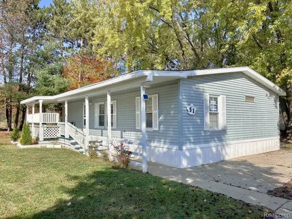 51 Green Valley Road, Flint, MI 48506