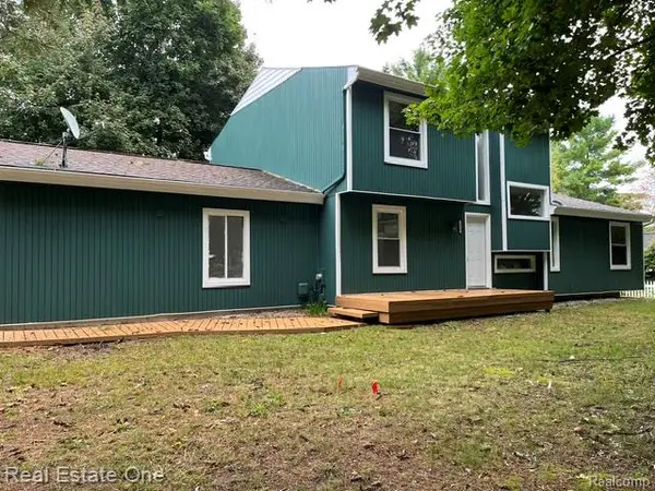 2820 S Commerce Road, CommerceTwp, MI 48390