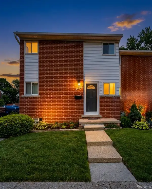 8665 Sterling, CenterLine, MI 48015