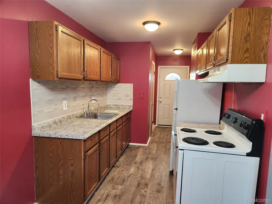 8665 Sterling, Center Line, MI 48015 - #2
