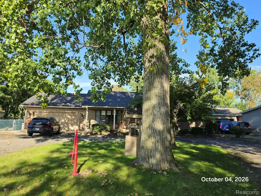 34781 Union Lake Road, Clinton Township, MI 48035 - #2