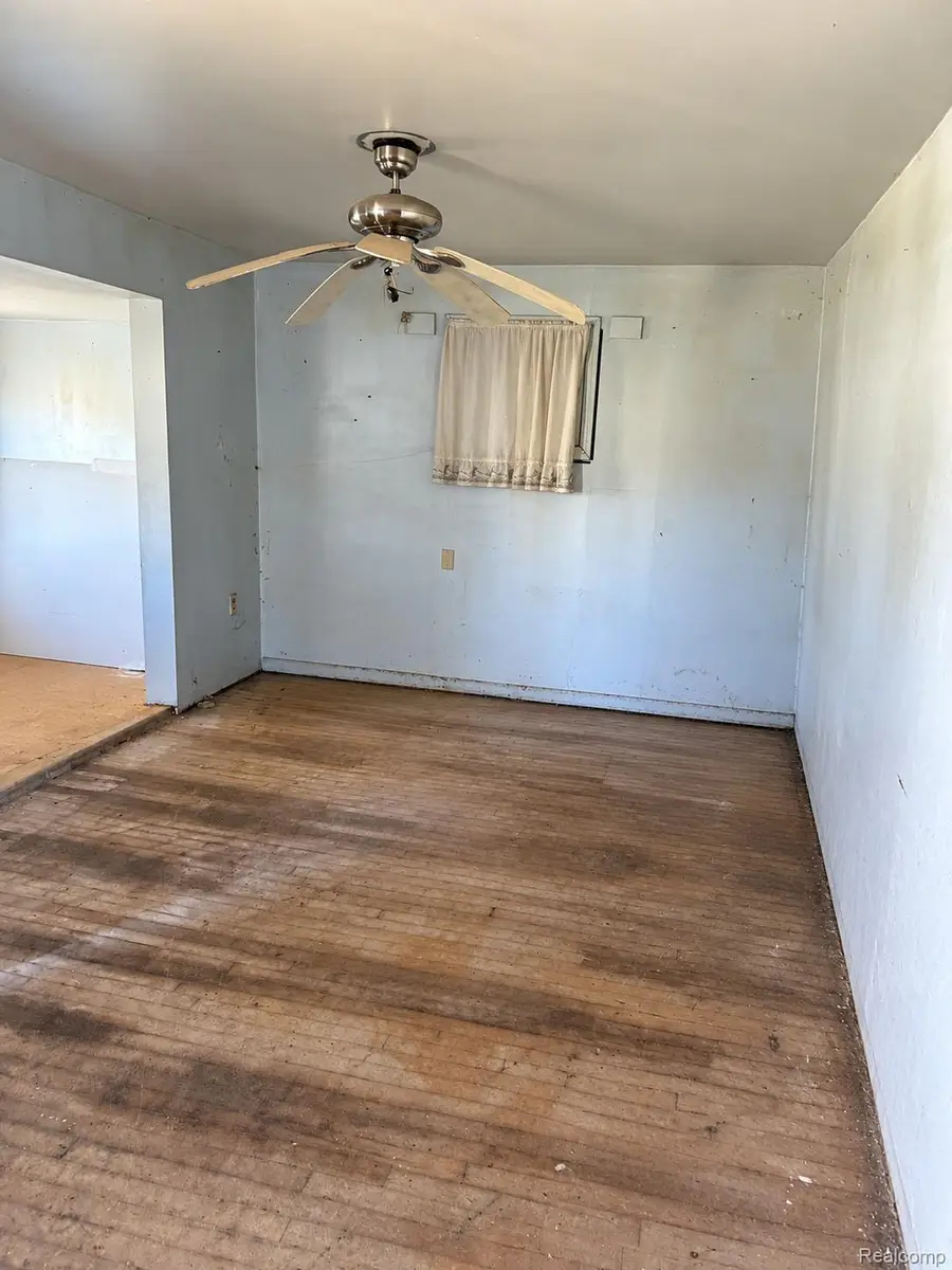 1177 N Cornell Avenue, Flint, MI 48505 - #2