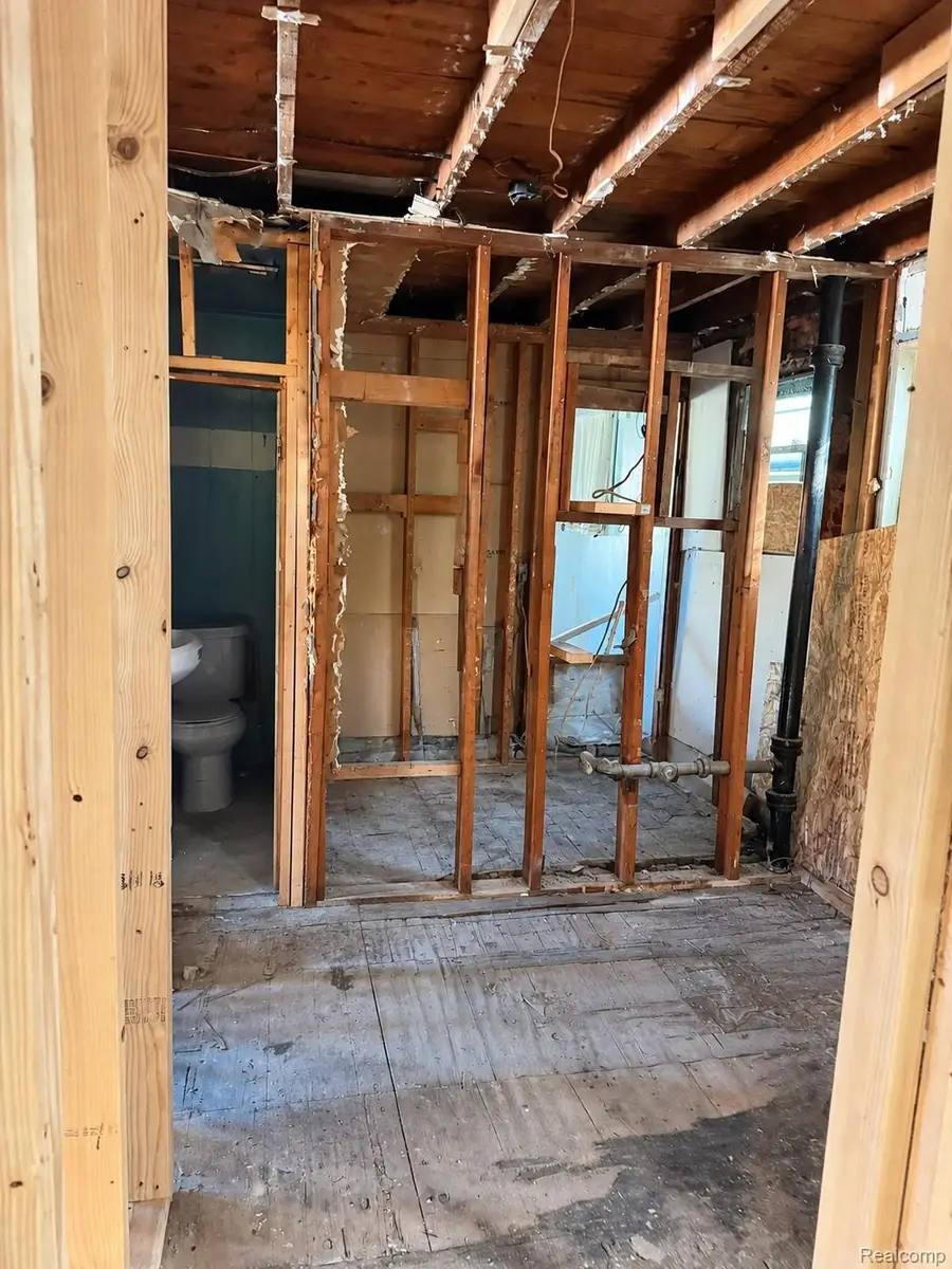 1177 N Cornell Avenue, Flint, MI 48505 - #3