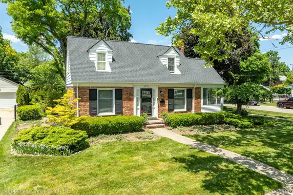 32111 Auburn Drive, BeverlyHills, MI 48025