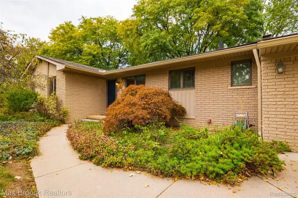 304 Paragon Drive, Troy, MI 48098