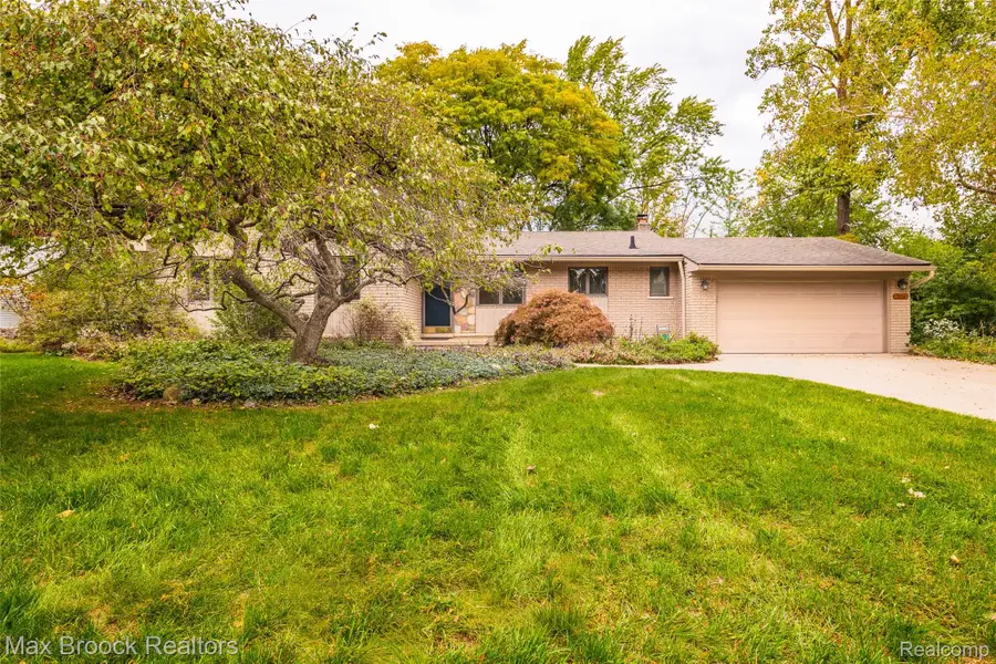 304 Paragon Drive, Troy, MI 48098 - #2