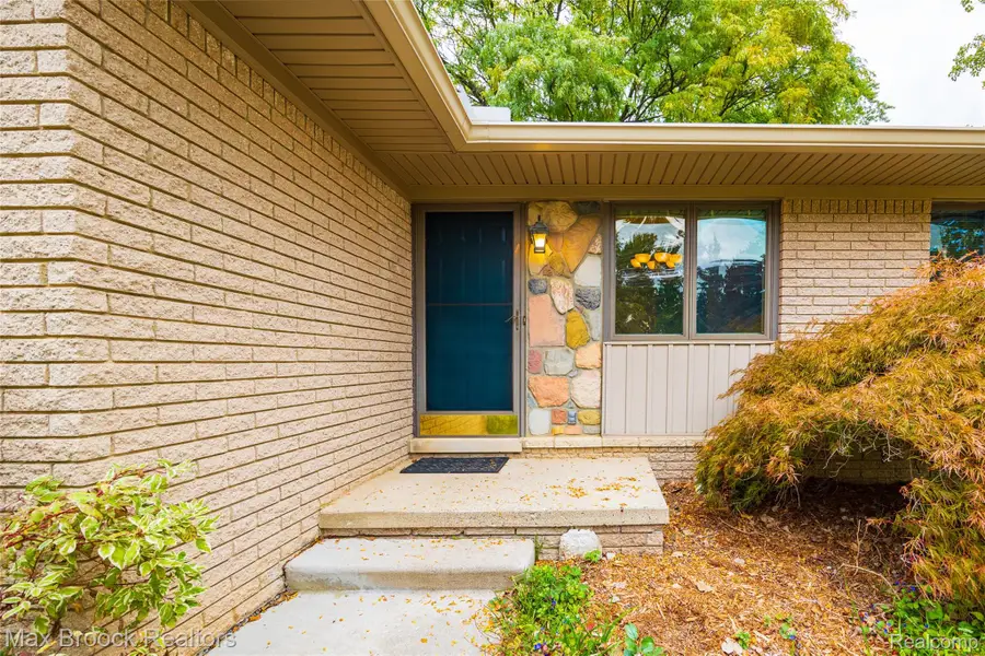304 Paragon Drive, Troy, MI 48098 - #3