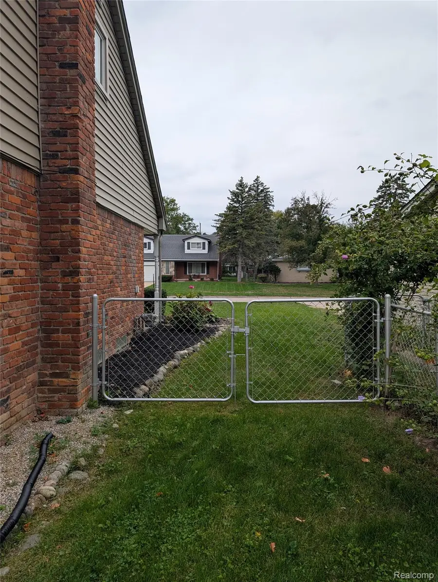 27058 Belmont Lane, Southfield, MI 48076 - #2