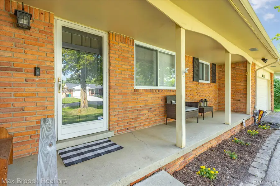 28839 Bannockburn Street, Farmington, MI 48334 - #3