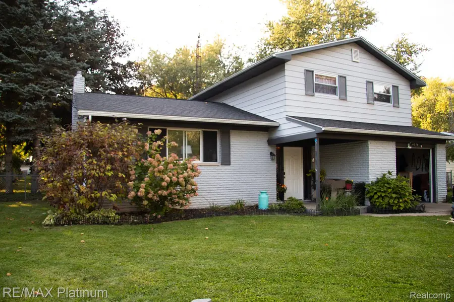 4376 Dixon Drive, Flint, MI 48473 - #2