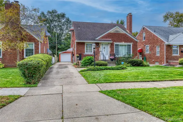 20514 Lochmoor Street, HarperWoods, MI 48225