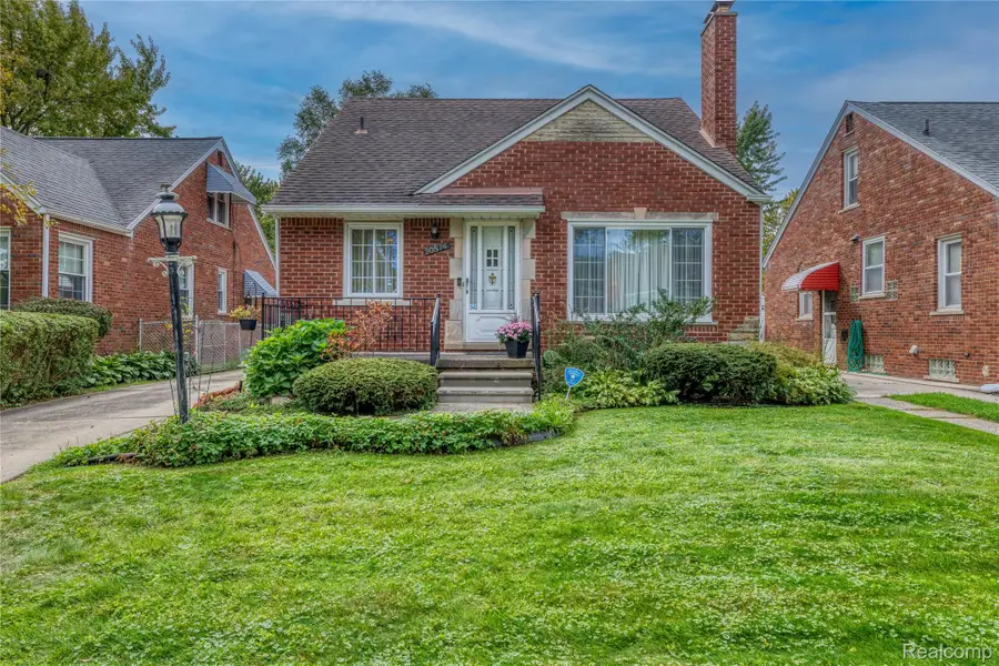 20514 Lochmoor Street, Harper Woods, MI 48225 - #2