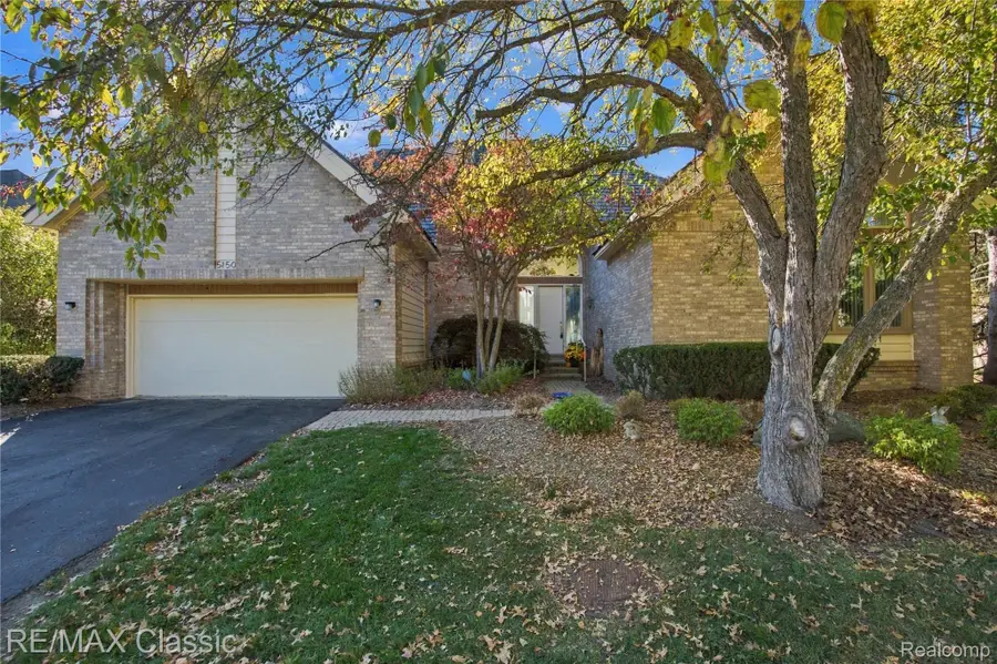 5150 Oakbrooke Drive #11, West Bloomfield, MI 48323 - #2
