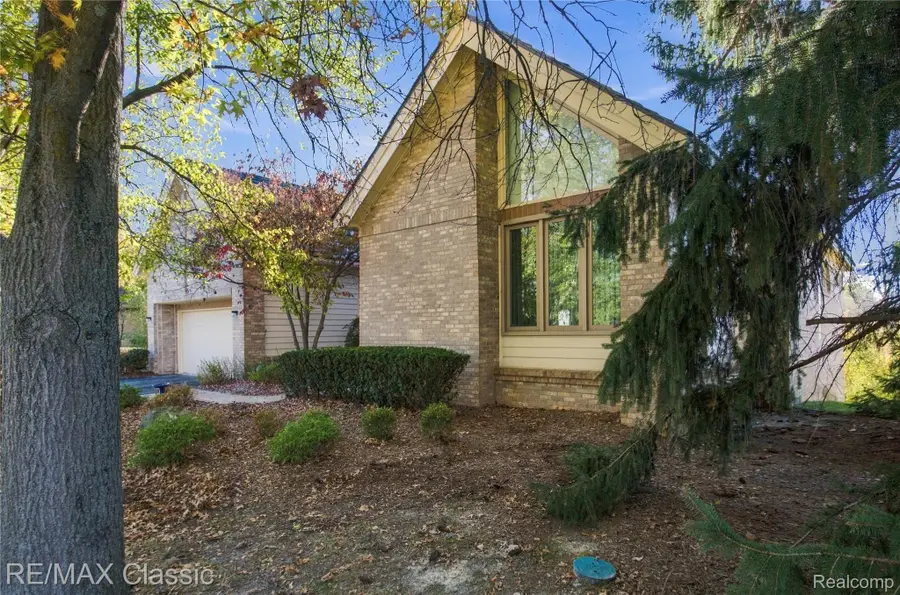 5150 Oakbrooke Drive #11, West Bloomfield, MI 48323 - #3