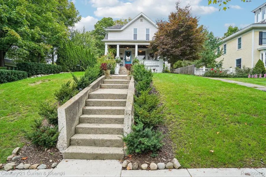 319 E Commerce Street, Milford, MI 48381 - #2