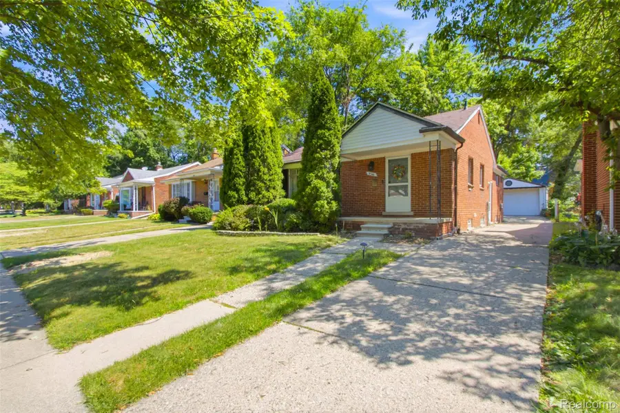 9546 Hazelton Avenue, Redford, MI 48239 - #2