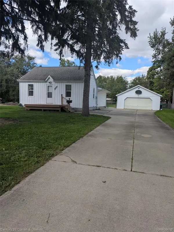 29804 John Hauk Street, GardenCity, MI 48135