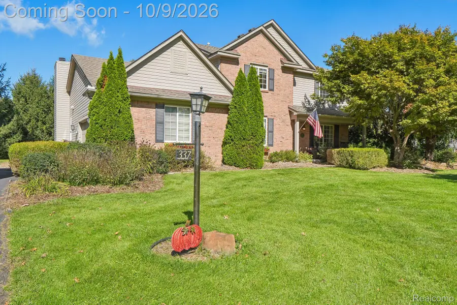 337 Mill Pond Lane, Milford, MI 48381 - #2