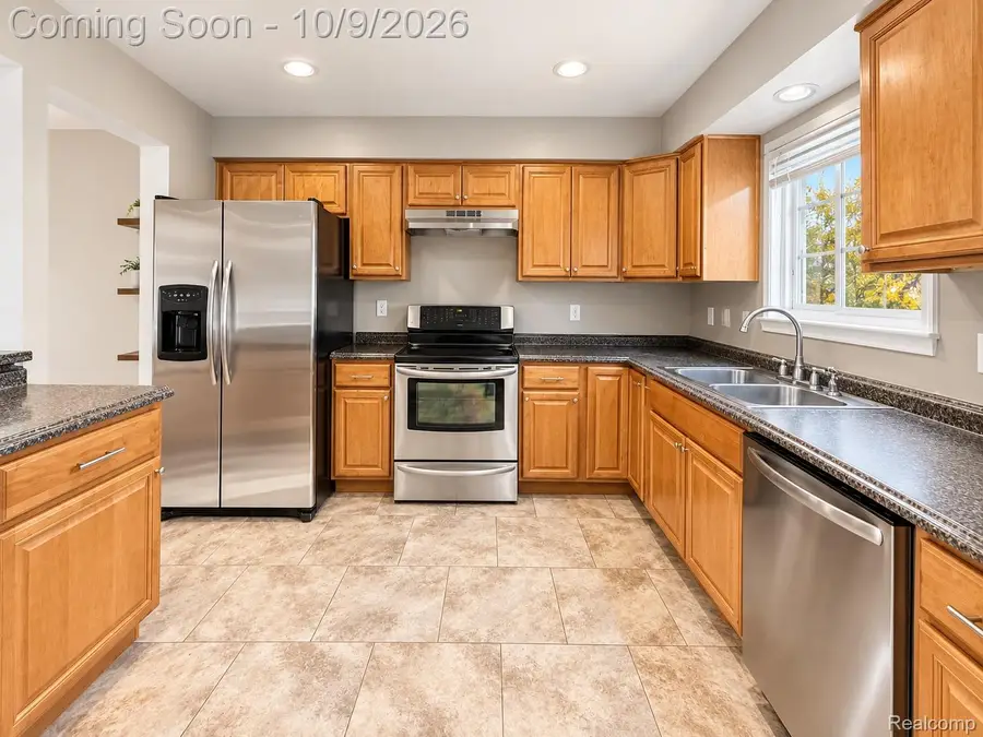 26533 Summerdale Drive, Southfield, MI 48033 - #2