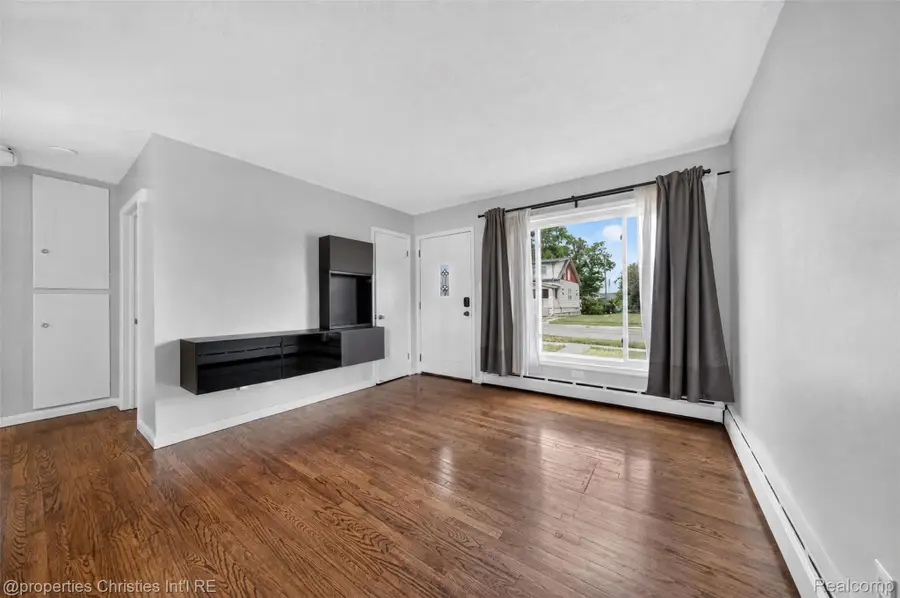 880 Jewell Street N, Ferndale, MI 48220 - #3